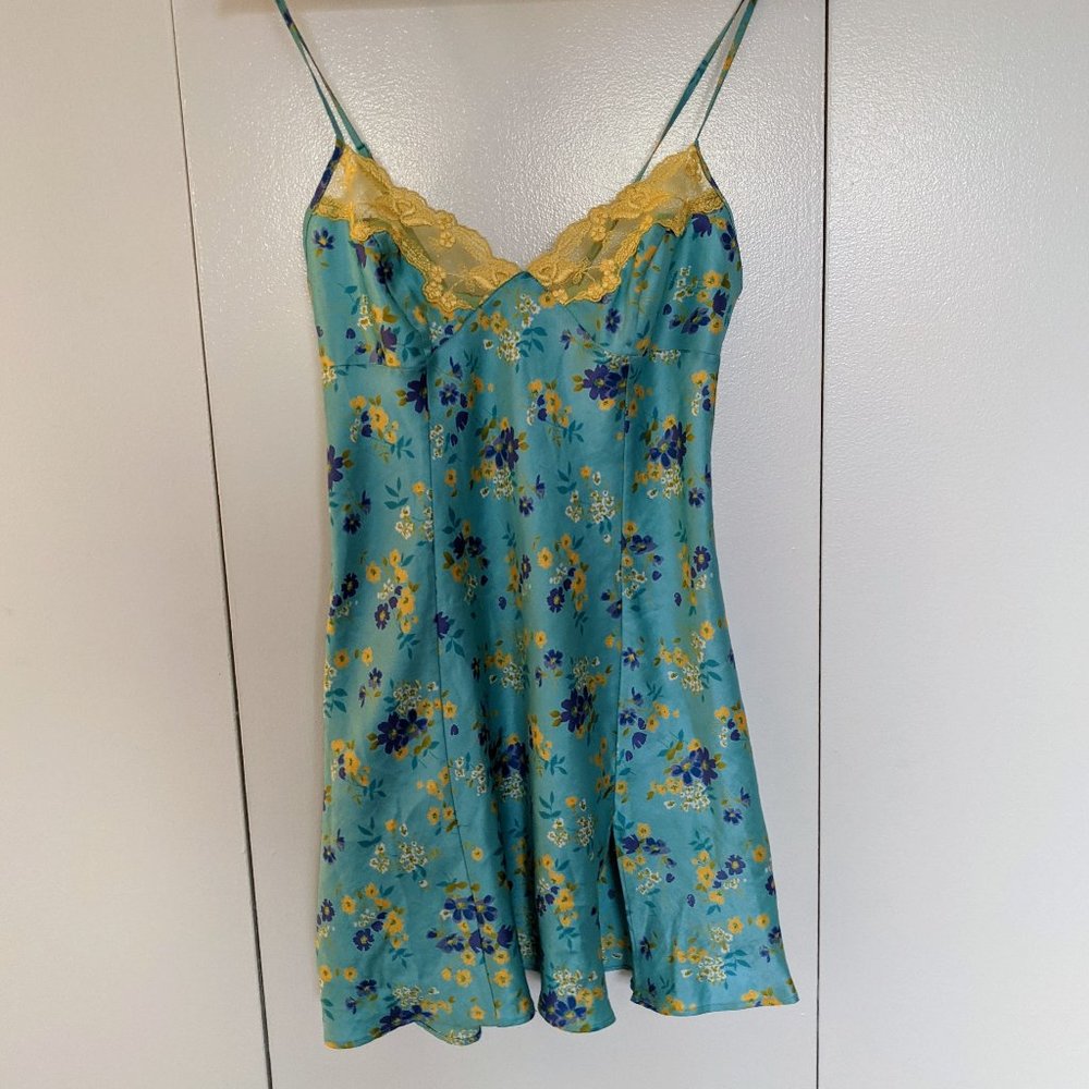 VALENTINE SALE | Vintage Victorias Secret Slip